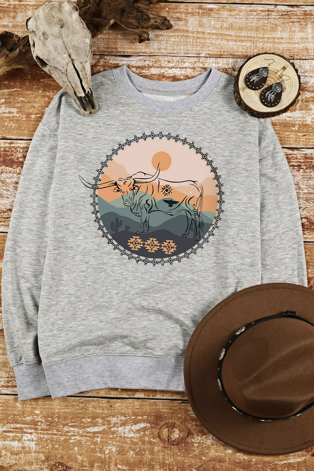 Western Fashion Bull Graphic Print Sweatshirt