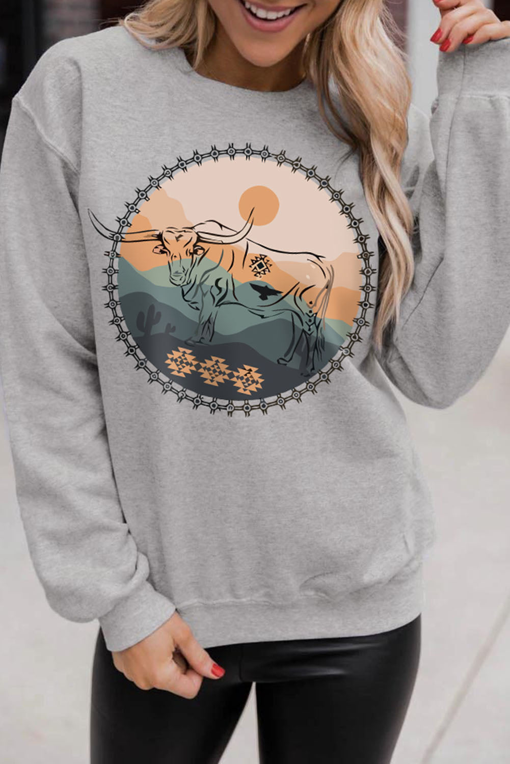 Western Fashion Bull Graphic Print Sweatshirt